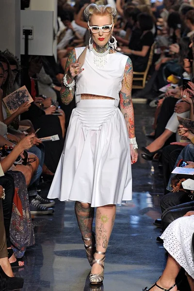 Look 28